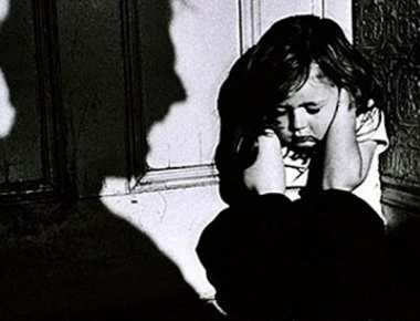 Ενδοοικογενειακή βία: Τι προβλέπει ο νόμος και πώς μπορεί να προστατευτεί το θύμα